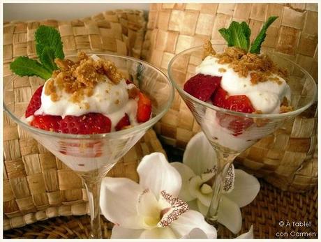 Fresas con Crema de Coco y Crumble de Galletas