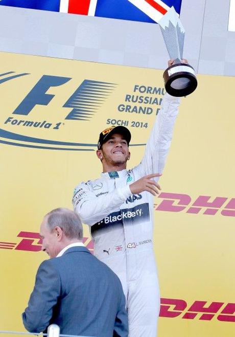 Hamilton se quedó con el GP de Sochi y se afianzó como líder del campeonato Hamilton se quedó con el GP de Sochi y se afianzó como líder del campeonato