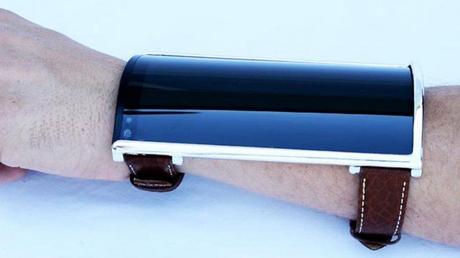 Crean un teléfono flexible que se usa como pulsera