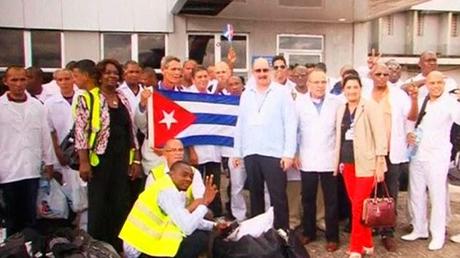 Médicos cubanos se capacitan en Sierra Leona para combatir el ébola [+ video]