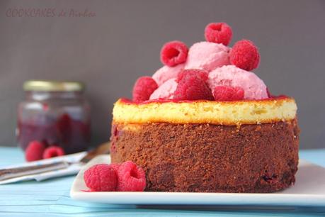 BROWNIE CHEESECAKE CON FRAMBUESAS BROWNIE CHEESECAKE CON FRAMBUESAS