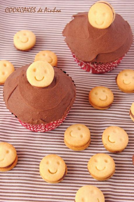 CUPCAKES DE CHOCOLATE Y AVELLANA CUPCAKES DE CHOCOLATE Y AVELLANA