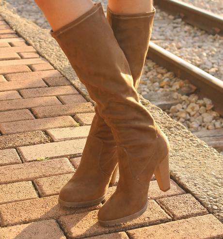 How to wear a dress with boots How to wear a dress with boots