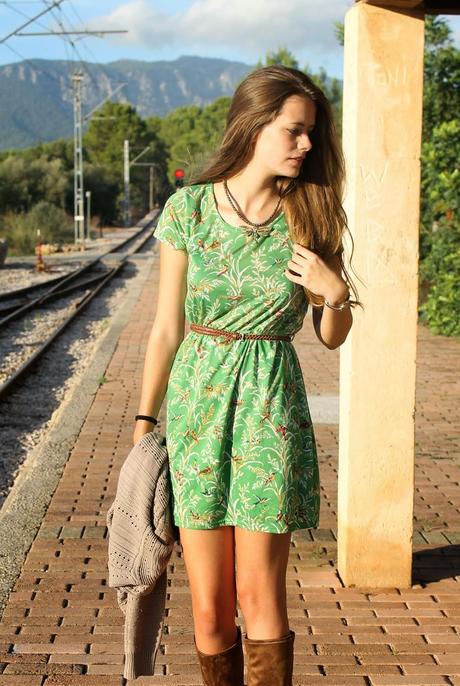 How to wear a dress with boots How to wear a dress with boots