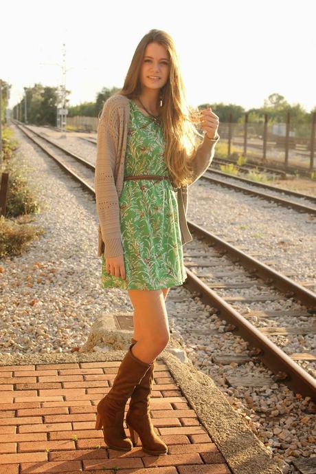How to wear a dress with boots How to wear a dress with boots