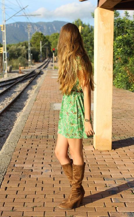 How to wear a dress with boots How to wear a dress with boots