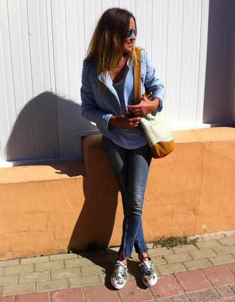 uNA dE mOTO uNA dE mOTO