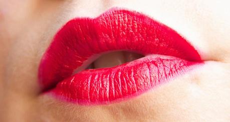 Outrageous Rouge Extreme Liquid Lipstick de SEPHORA.