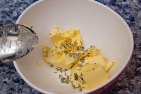 Raviolis de 4 quesos con salsa de mantequilla y salvia Raviolis de 4 quesos con salsa de mantequilla y salvia