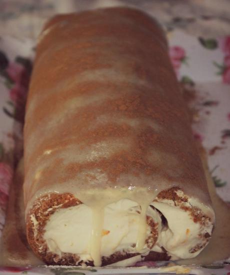 ROLLO DE CALABAZA, RUIBARBO Y MASCARPONE ROLLO DE CALABAZA, RUIBARBO Y MASCARPONE