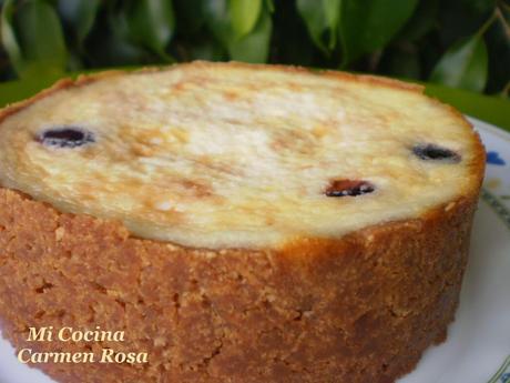 TARTA DE QUESO AL HORNO CON CEREZAS MACERADAS EN AGUARDIENTE TARTA DE QUESO AL HORNO CON CEREZAS MACERADAS EN AGUARDIENTE