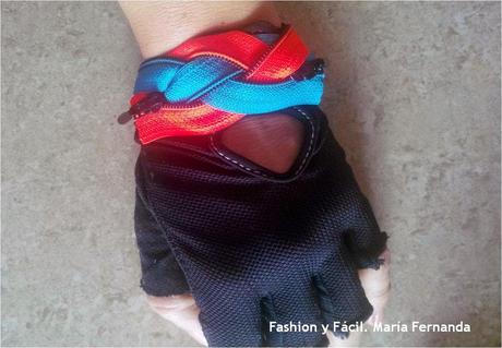 Dale un toque personal a tus guantes usando cremalleras estilosas y el Nudo Josefina en un fácil DIY (Customize gloves with stylish zippers and the Josephine knot in an easy DIY) Dale un toque personal a tus guantes usando cremalleras estilosas y el Nudo Josefina en un fácil DIY (Customize gloves with stylish zippers and the Josephine knot in an easy DIY)