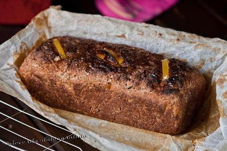 Pan de Salvado de Avena Especiado, con Naranja, Limón y Castañas en Almíbar