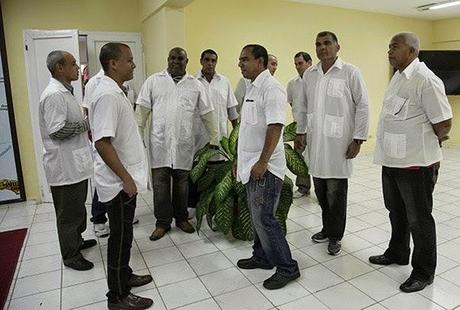 Rumbo a Liberia y Guinea Conakry segunda brigada médica cubana para atender ébola [+ fotos y video]