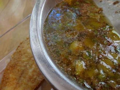 Lenguado empanado con salsa de mantequilla y uvas. lenguado-en-salsa-de-uvas-