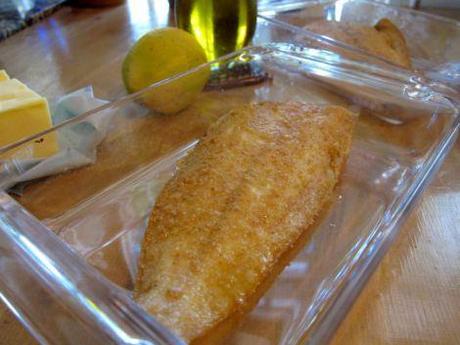 Lenguado empanado con salsa de mantequilla y uvas. lenguado-en-salsa-de-uvas-