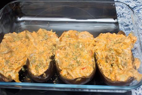 Berenjenas rellenas de champiñones, atún y anchoas gratinadas en queso de cabra Berenjenas rellenas de champiñones, atún y anchoas gratinadas en queso de cabra