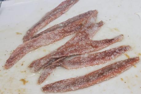 Berenjenas rellenas de champiñones, atún y anchoas gratinadas en queso de cabra Berenjenas rellenas de champiñones, atún y anchoas gratinadas en queso de cabra