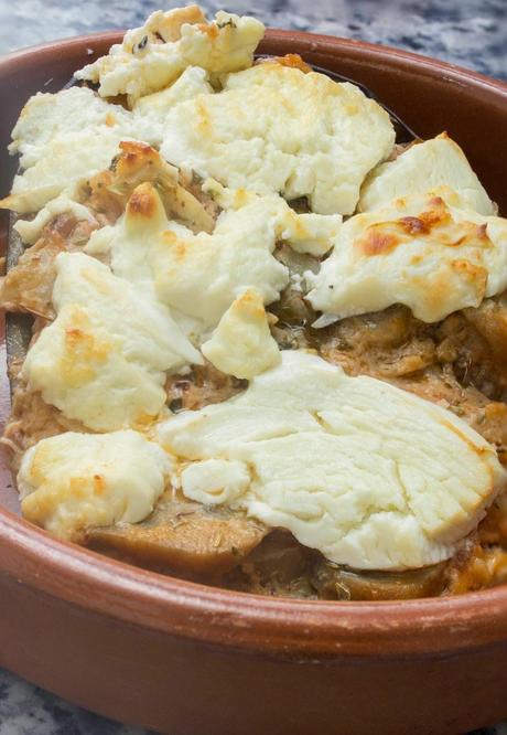 Berenjenas rellenas de champiñones, atún y anchoas gratinadas en queso de cabra Berenjenas rellenas de champiñones, atún y anchoas gratinadas en queso de cabra