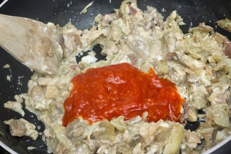 Berenjenas rellenas de champiñones, atún y anchoas gratinadas en queso de cabra Berenjenas rellenas de champiñones, atún y anchoas gratinadas en queso de cabra