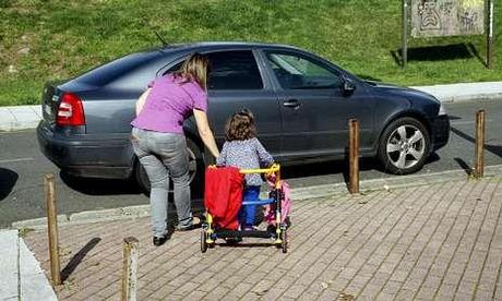 Familias de niños con discapacidad exigen el cuidador del colegio de Conxo suprimido