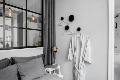 pisos pequeños distribución Piso pequeño con paredes grises paredes grises estilo nórdico estilo nórdico escandinavo diseño interiores pequeños decoración mini pisos decoración espacios pequeños decoración en gris y negro blog decoracion interiores 