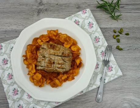 Lomo relleno de pistachos con chips de batata Lomo relleno de pistachos con chips de batata