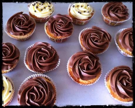 ROSAS DE CHOCOLATE Y VAINILLA ROSAS DE CHOCOLATE Y VAINILLA