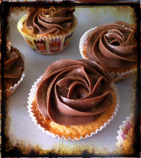 ROSAS DE CHOCOLATE Y VAINILLA ROSAS DE CHOCOLATE Y VAINILLA