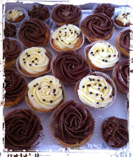 ROSAS DE CHOCOLATE Y VAINILLA ROSAS DE CHOCOLATE Y VAINILLA