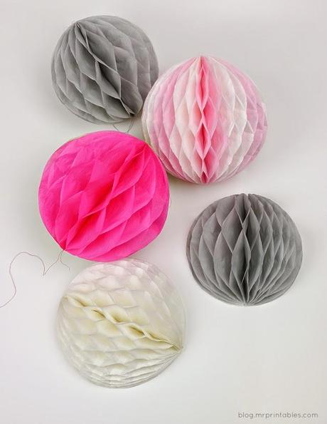 Diferentes pompones Varios pompones de papel de seda