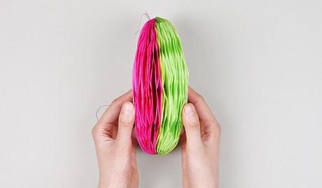 Abrir lentamente Abrir el pompón de seda