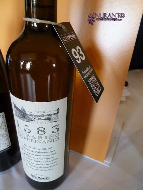Los mejores vinos de España 2015 1583. Albariño D.O. Rias Baixas. Elegancia por dentro y por fuera.