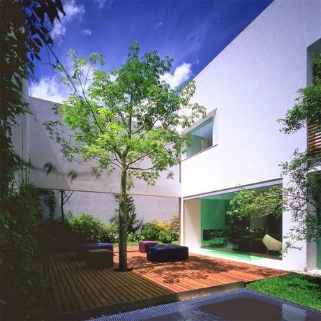 Patios Modernos  /   Modern Style Courtyards