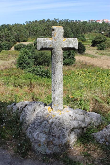 La cruz clavada en la serpiente