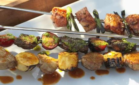 Preparando la Barbacoa / Preparing to Barbecue Preparando la Barbacoa / Preparing to Barbecue