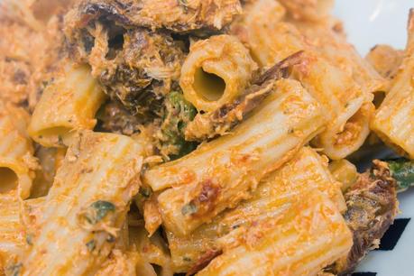 Rigatoni con espárragos verdes y tomates secos Rigatoni con espárragos verdes y tomates secos