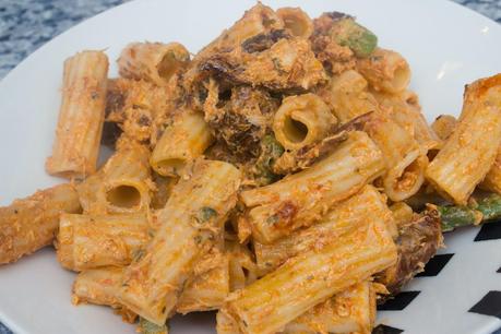 Rigatoni con espárragos verdes y tomates secos Rigatoni con espárragos verdes y tomates secos