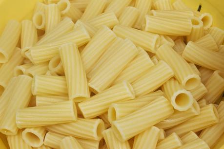 Rigatoni con espárragos verdes y tomates secos Rigatoni con espárragos verdes y tomates secos