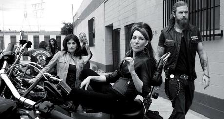 Curiosidades de Sons of Anarchy poster en blanco y negro de sons of anarchy