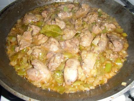 Higados de pollo en salsa Higados de pollo en salsa