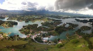 Guatape (Colombia) - 1 peñón en 1 paraíso