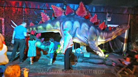 UNA TARDE VIENDO DINOSAURIOS UNA TARDE VIENDO DINOSAURIOS