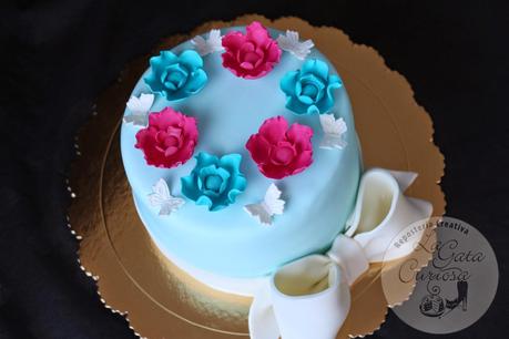 TARTA FONDANT CON LAZO Y FLORES PARA AMALIA TARTA FONDANT CON LAZO Y FLORES PARA AMALIA