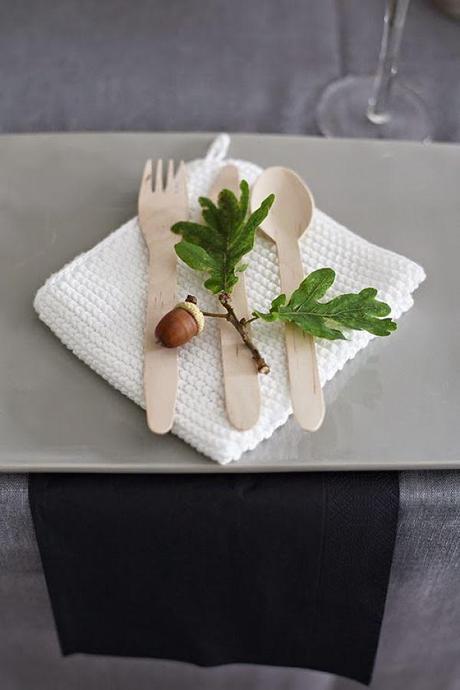 UNA MESA ELEGANTE EN COLOR GRIS - AN ELEGANT TABLE IN GREY