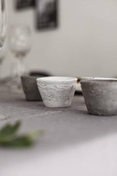 UNA MESA ELEGANTE EN COLOR GRIS - AN ELEGANT TABLE IN GREY