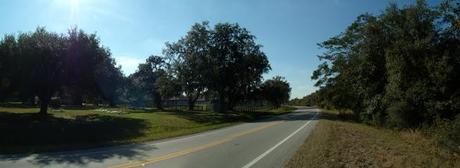 County Road 760 hacia el oeste saliendo de Nocatee. A la izquierda, el cementerio local County Road 760 hacia el oeste saliendo de Nocatee. A la izquierda, el cementerio local