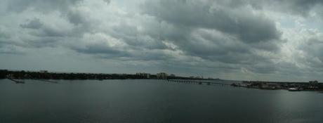 Halifax River desde el puente de la US 92 entre Seabreeze y Daytona