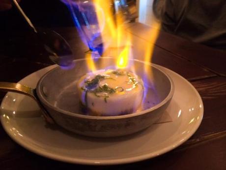 Hablando de sabores: No q No Gastrobar La estrella de la noche: Cheesecake con ralladura de lima, flambeada con tequila y sal en escamas