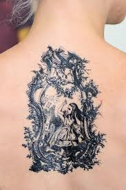 BOOKS & TATTOOS: ALICIA EN EL PAIS DE LAS MARAVILLAS DE LEWIS CARROLL - PARTE 1 BOOKS & TATTOOS: ALICIA EN EL PAIS DE LAS MARAVILLAS DE LEWIS CARROLL - PARTE 1